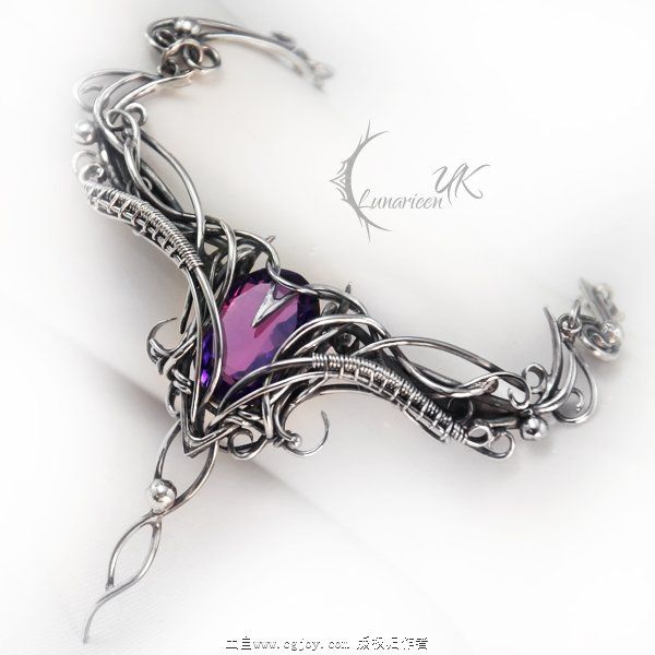 luvirmax___silver_and_amethyst_by_lunarieen-d73iofz.jpg