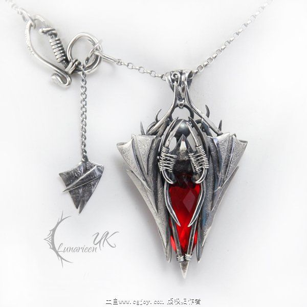 nahsdurx___silver_and_red_quartz_by_lunarieen-d72n91h.jpg