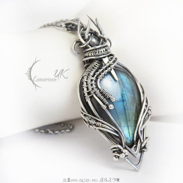 nahtaliux__silver_and_labradorite_by_lunarieen-d6uu1jc.jpg