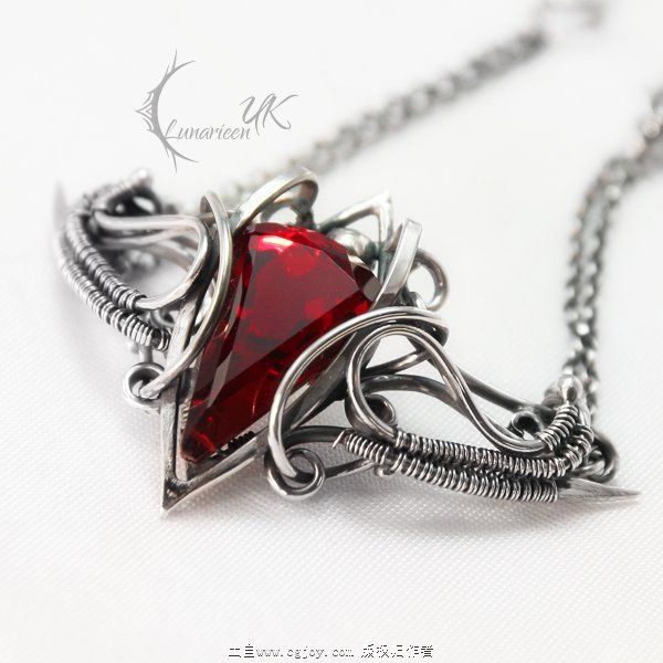 nantiriael___silver___red_quartz_and_garnet_by_lunarieen-d6x2keb.jpg