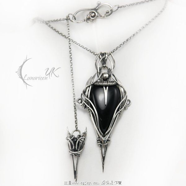 neevintieelh___silver___black_onyx_and_spinel_by_lunarieen-d76fnq9.jpg