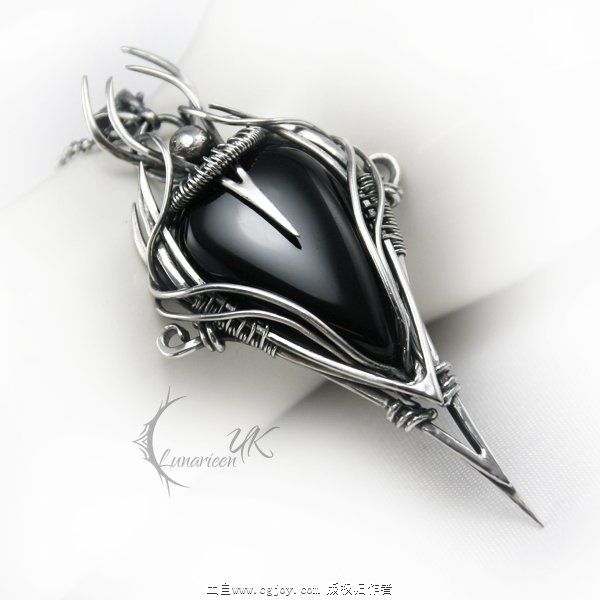 neevintieelh___silver___black_onyx_and_spinel_by_lunarieen-d76fntt.jpg