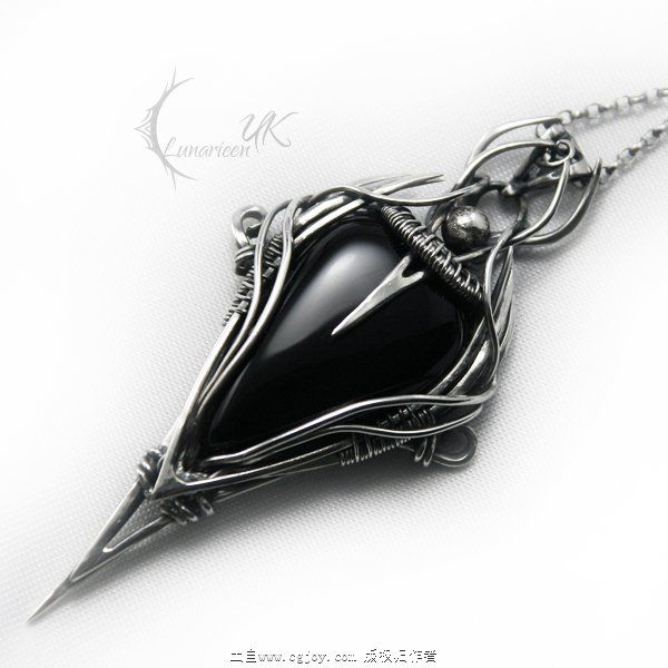 neevintieelh___silver___black_onyx_and_spinel_by_lunarieen-d76fnhh.jpg