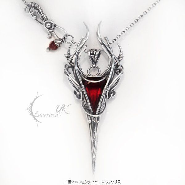 ninfartilh___silver___red_quartz_and_garnet_by_lunarieen-d760fbd.jpg