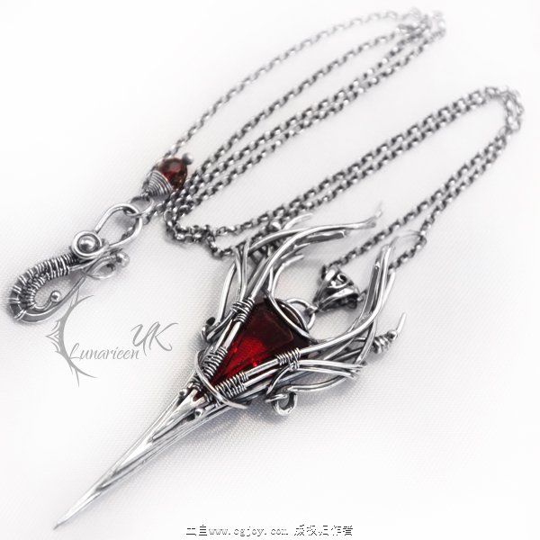 ninfartilh___silver___red_quartz_and_garnet_by_lunarieen-d760f7u.jpg