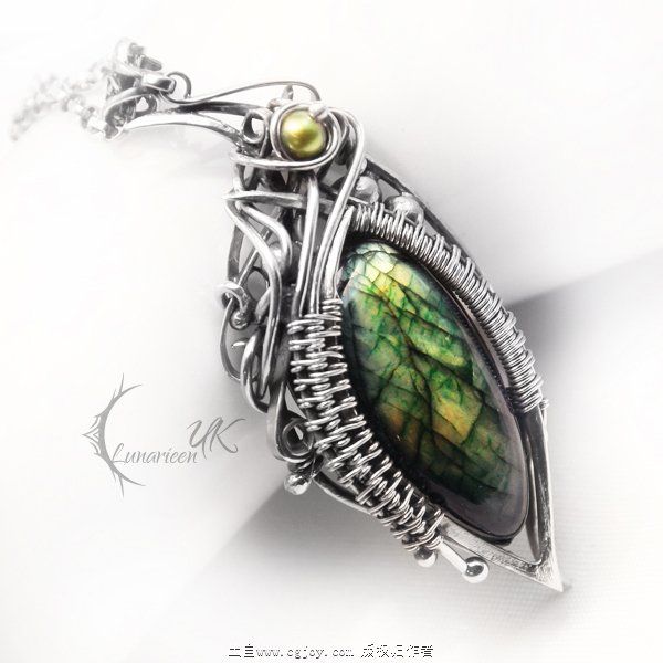 vinqturh___silver___labradorite_and_pearl_by_lunarieen-d71ic7z.jpg