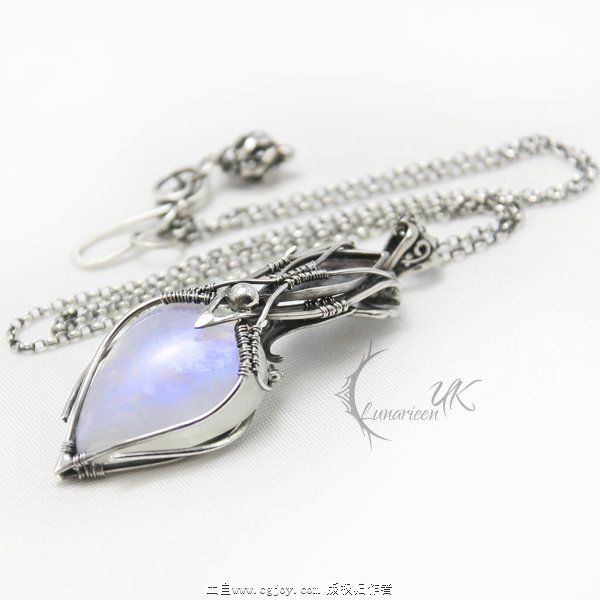 xantiaeel___silver_and_moonstone_by_lunarieen-d6vm9ow.jpg