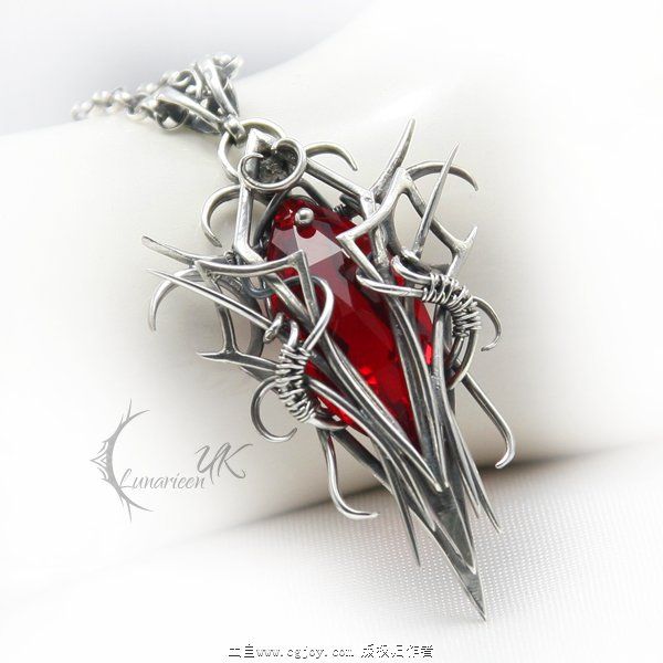 xeenturh___silver_and_red_quartz_by_lunarieen-d6wlogm.jpg