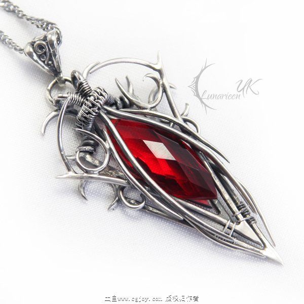 zuntirx___silver_and_red_quartz_by_lunarieen-d71lpvp.jpg